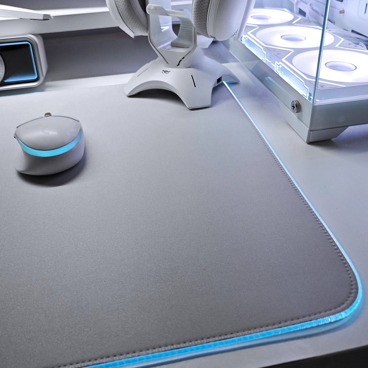 YUNZII LED Gaming Mouse Pad Desk Mat